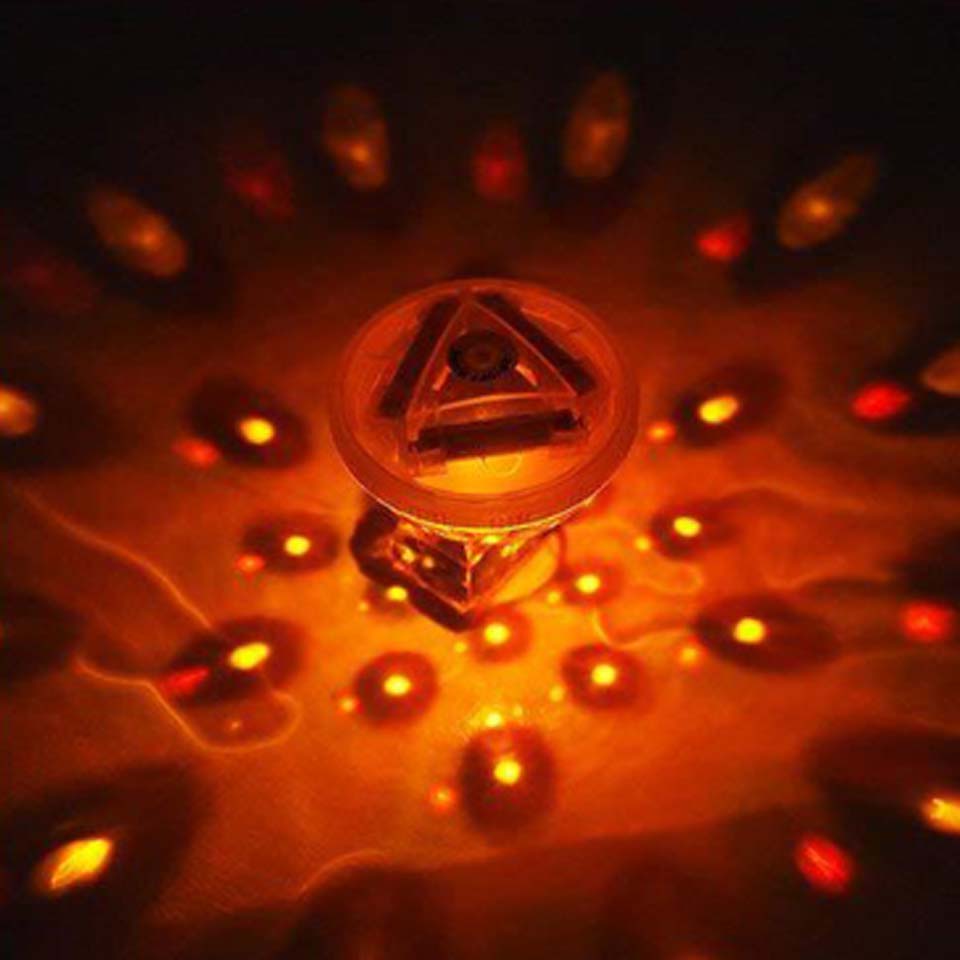 Ledlampor som lyser upp en pool i orange, välj mellan 5st olika slags lägen