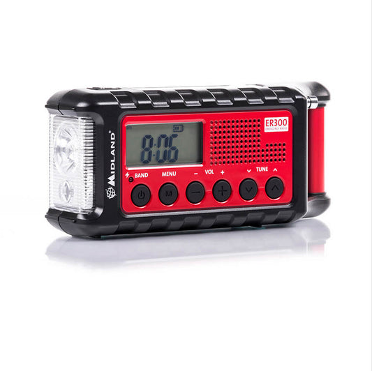 Nödradio med ficklampa vev funktion samt batterier den är i röd och svart kulör