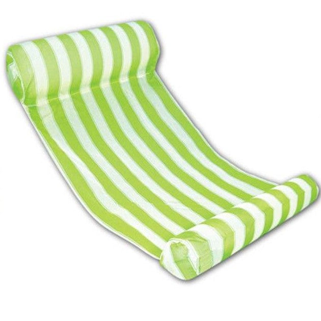 Grön gul uppblåsbar hammock hängmatta för att få en avkopplande stund i poolen, dammen eller i havet.